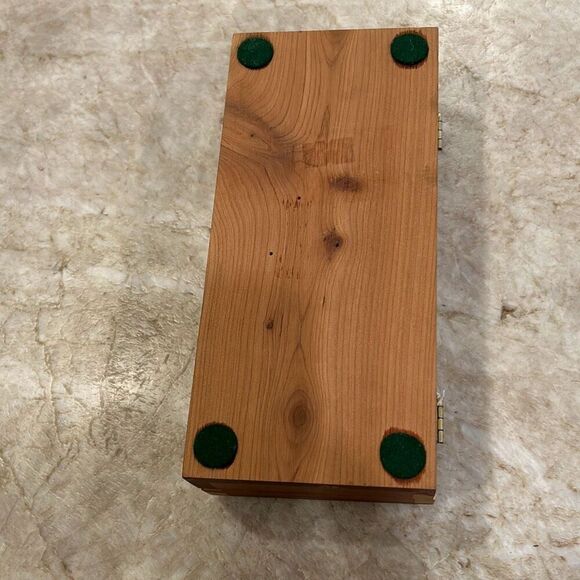 Vintage Cedar Box - Picture 4 of 5